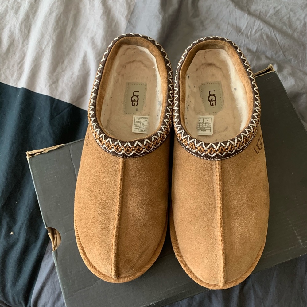 Men’s uggs slides size 9